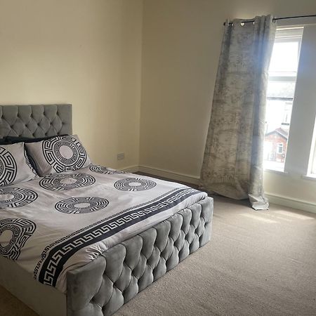 Stylish 1-Bed Apt - Sleeps 4 - Parking - Wifi Manchester Eksteriør billede