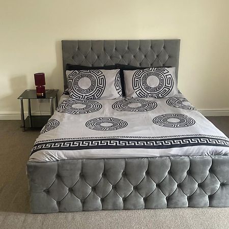Stylish 1-Bed Apt - Sleeps 4 - Parking - Wifi Manchester Eksteriør billede